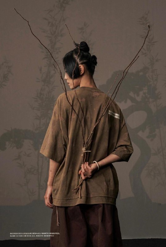 吉考斯工业与X黑神话之悟空 联合推出「心猿」服饰系列，将于「黑神话京东自营旗舰店」京东今晚8点开售！心猿归正，万相归真，期待与大家共赏新装