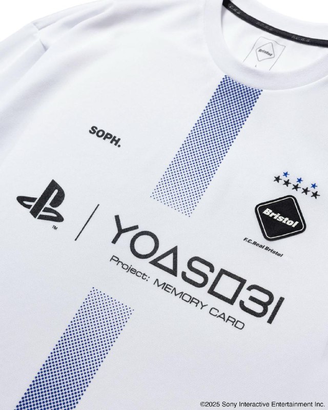 为纪念PlayStation成立30周年，SIE、YOASOBI与服饰品牌SOPH合作推出了纪念衬衫，将于6月8日YOASOBI在伦敦的演唱会上限量出售，线上购买渠道将于后续开放